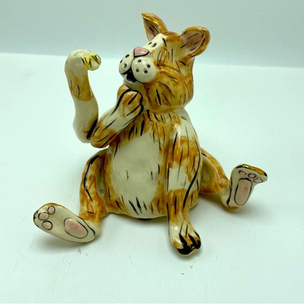 Heather Goldminc Cat Figurine Music Box *missing bluebird. Music box works
